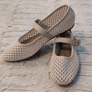Universal Thread Cream Mesh Mary Jane Flats With Memory Foam Insoles Size 6.5